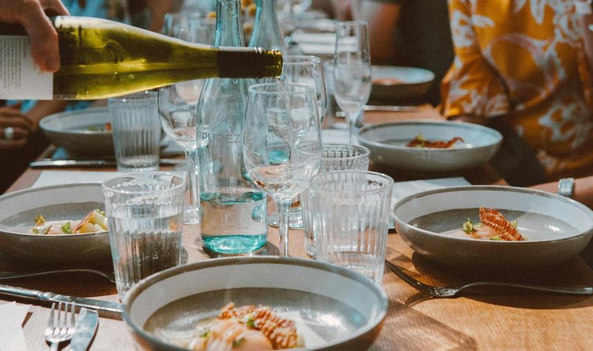 What if you dined with 5 strangers? We tested!