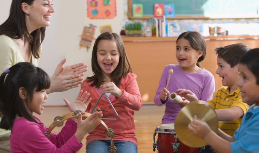 The unsuspected benefits of music among small